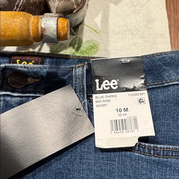 Lee denim skort NWT - Picture 2 of 5